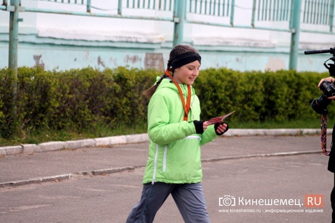 Герои СВО, силовики и  школьники: в Кинешме в седьмой раз пробежали марш-бросок фото 30