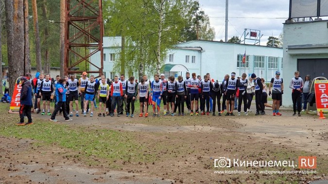 Герои СВО, силовики и  школьники: в Кинешме в седьмой раз пробежали марш-бросок фото 11