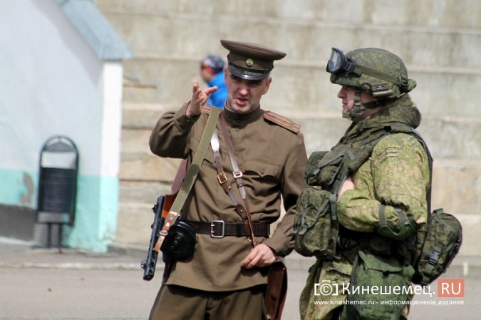 Герои СВО, силовики и  школьники: в Кинешме в седьмой раз пробежали марш-бросок фото 4