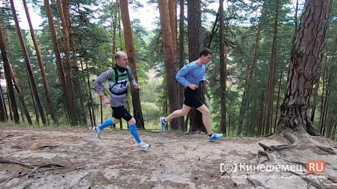 Герои СВО, силовики и  школьники: в Кинешме в седьмой раз пробежали марш-бросок фото 16