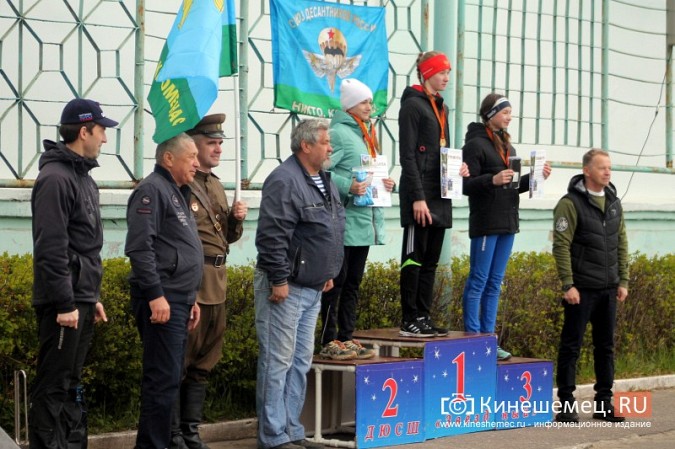 Герои СВО, силовики и  школьники: в Кинешме в седьмой раз пробежали марш-бросок фото 33