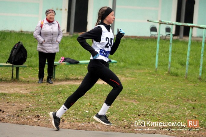 Герои СВО, силовики и  школьники: в Кинешме в седьмой раз пробежали марш-бросок фото 15