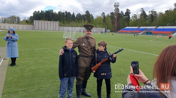 Герои СВО, силовики и  школьники: в Кинешме в седьмой раз пробежали марш-бросок фото 22