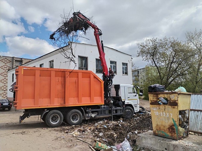 С начала двухмесячника по уборке с улиц Кинешмы вывезено более 5100 кубометров мусора фото 3