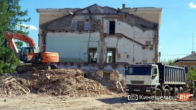 На ул.Ленина снесли двухэтажное крыло детской поликлиники фото 5