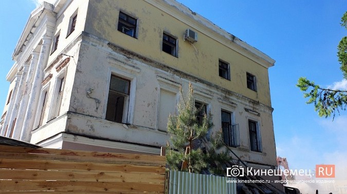 На ул.Ленина снесли двухэтажное крыло детской поликлиники фото 3