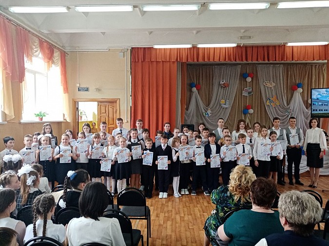 В школе №18 чествовали лучших учеников фото 3