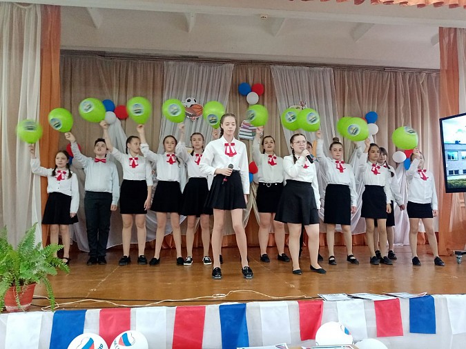 В школе №18 чествовали лучших учеников фото 16