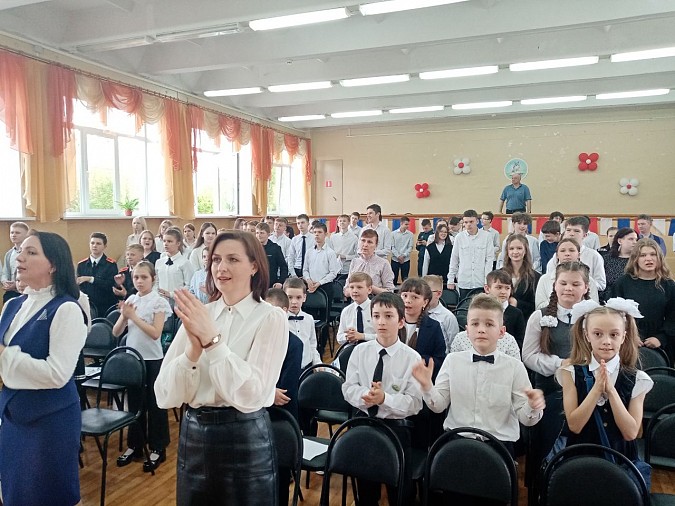 В школе №18 чествовали лучших учеников фото 6