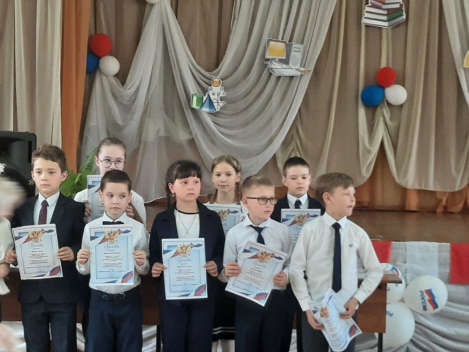 В школе №18 чествовали лучших учеников фото 14