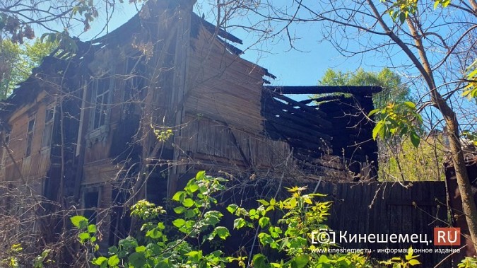В историческом центре Кинешмы сгорел третий за два дня нежилой дом фото 6