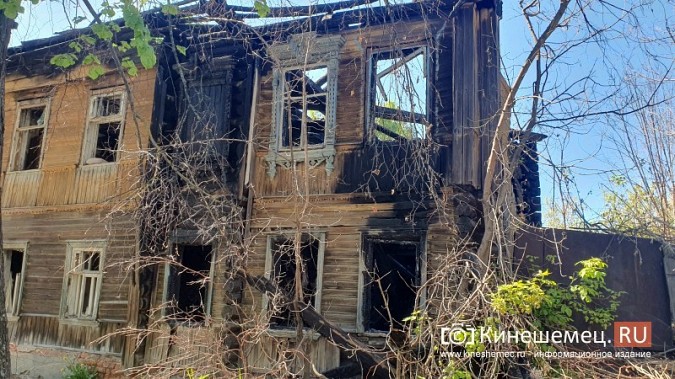 В историческом центре Кинешмы сгорел третий за два дня нежилой дом фото 7