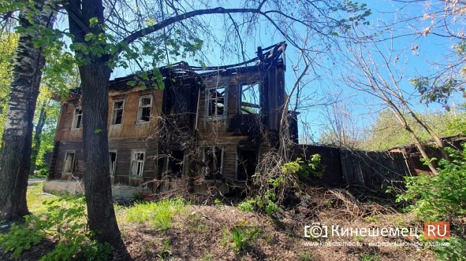 В историческом центре Кинешмы сгорел третий за два дня нежилой дом фото 8