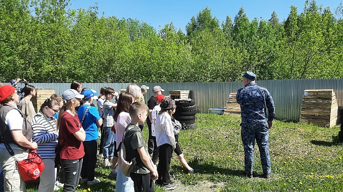 Кинологи кинешемской ИК-3 показали ученикам школ №2 и №6 свою работу фото 4