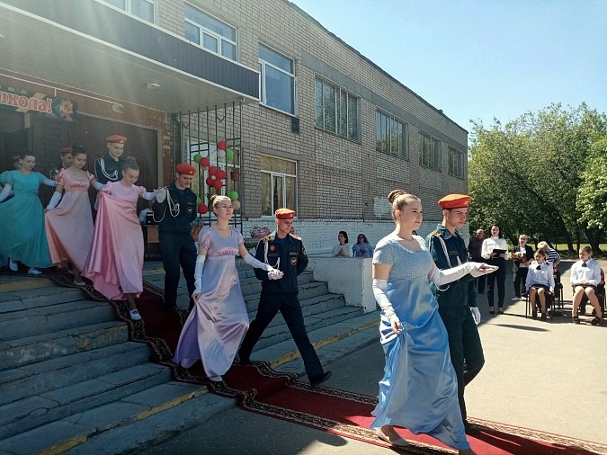 Полонез и падеграс: в школе №18 отгремел кадетский бал фото 4