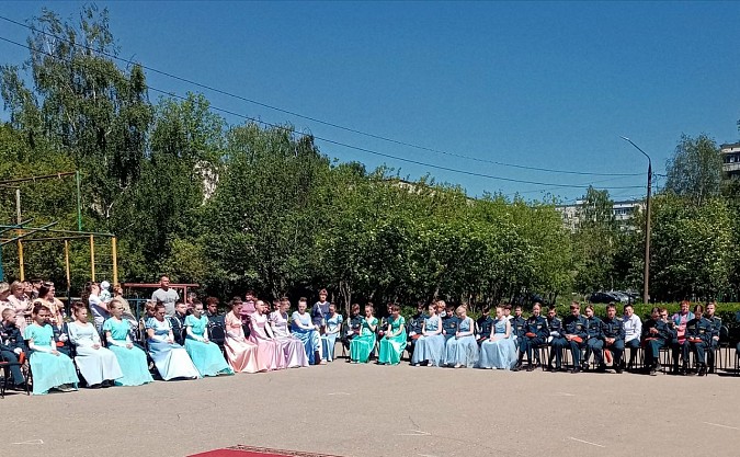 Полонез и падеграс: в школе №18 отгремел кадетский бал фото 16