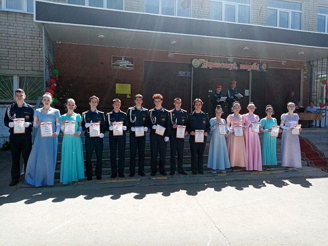 Полонез и падеграс: в школе №18 отгремел кадетский бал фото 8