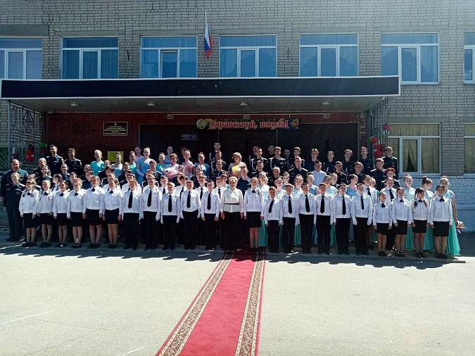 Полонез и падеграс: в школе №18 отгремел кадетский бал фото 6