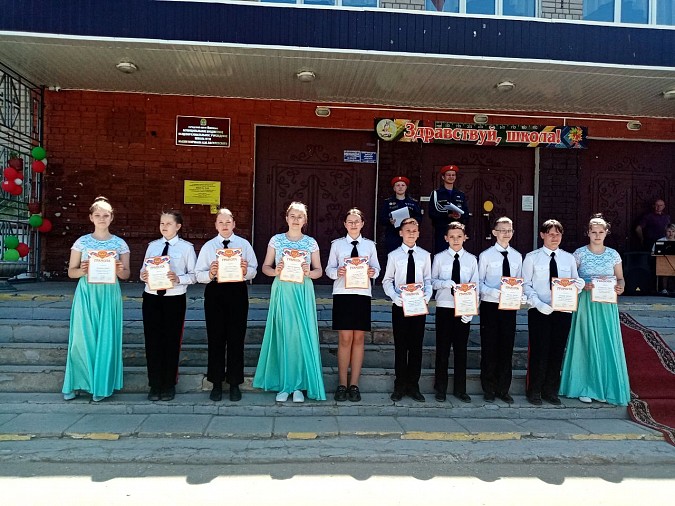 Полонез и падеграс: в школе №18 отгремел кадетский бал фото 3