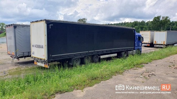 В Кинешме водители иностранных фур устроили стоянку в водоохранной зоне у Кузнецкого моста фото 5