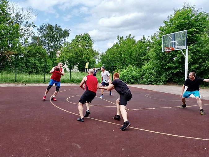 На новой площадке на ул.Костромской прошел дружеский турнир по баскетболу фото 5