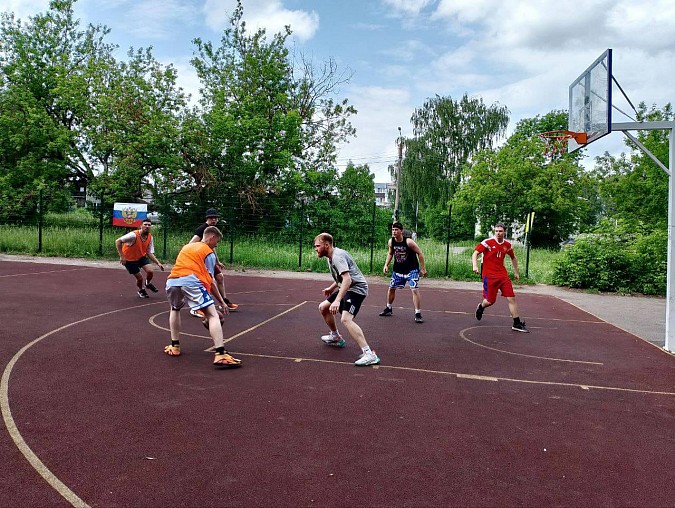 На новой площадке на ул.Костромской прошел дружеский турнир по баскетболу фото 2