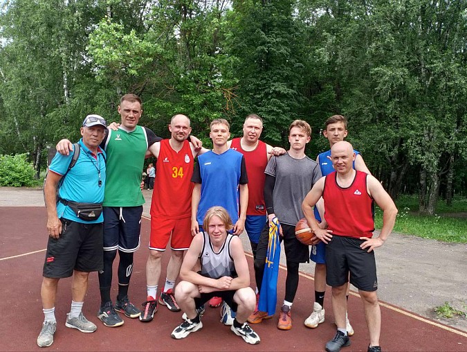 На новой площадке на ул.Костромской прошел дружеский турнир по баскетболу фото 7