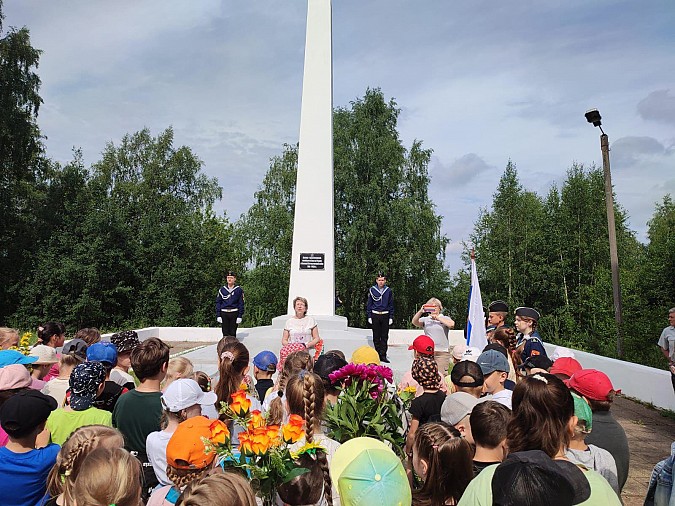 Учащиеся и педагоги школы №1 почтили память павших в годы Великой Отечественной войне фото 3