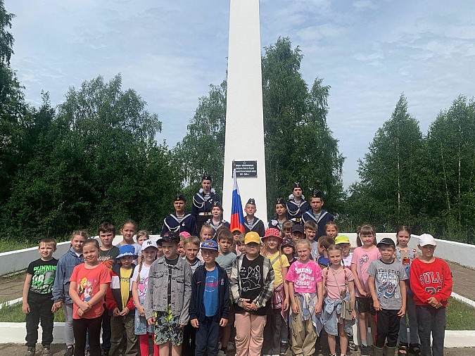 Учащиеся и педагоги школы №1 почтили память павших в годы Великой Отечественной войне фото 7