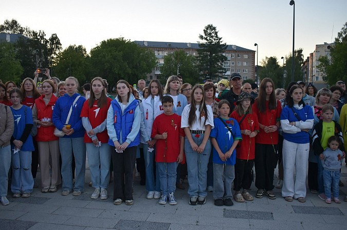 В Кинешме зажгли свечи в память о погибших в годы Великой Отечественной войны фото 13
