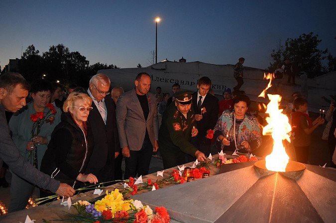 В Кинешме зажгли свечи в память о погибших в годы Великой Отечественной войны фото 6