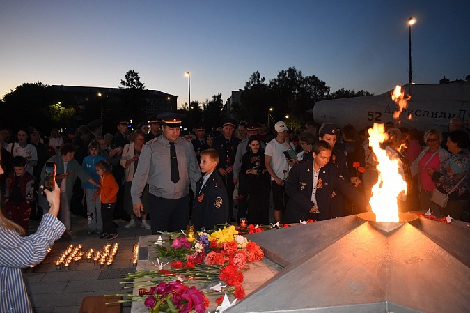 В Кинешме зажгли свечи в память о погибших в годы Великой Отечественной войны фото 9