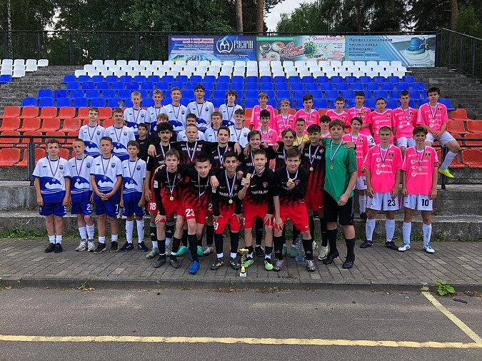 Футболисты стали призёрами регионального этапа турнира «Кожаный мяч» фото 2