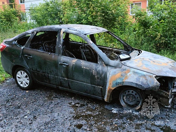 В Кинешме сожгли «Ладу Гранту» фото 3