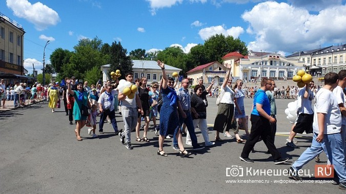 Тысячи кинешемцев прошли в колонне трудовых коллективов в День города фото 25