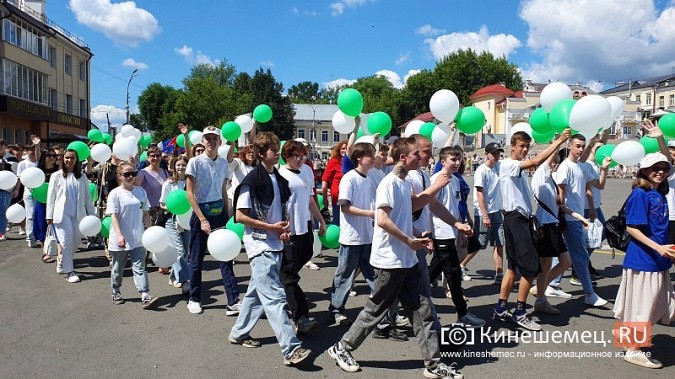 Тысячи кинешемцев прошли в колонне трудовых коллективов в День города фото 23