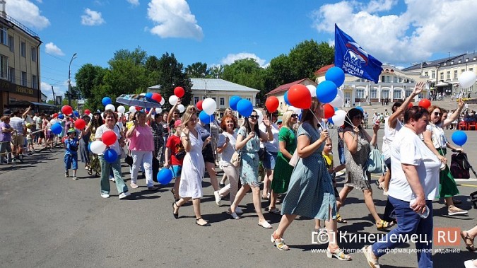 Тысячи кинешемцев прошли в колонне трудовых коллективов в День города фото 30
