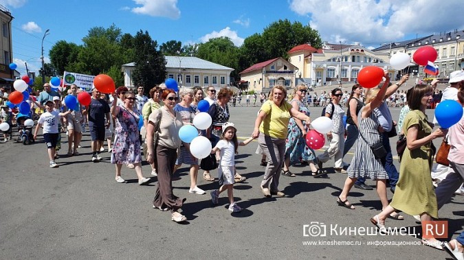 Тысячи кинешемцев прошли в колонне трудовых коллективов в День города фото 29