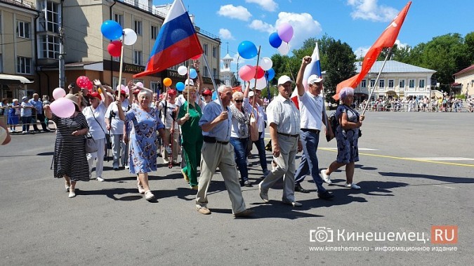 Тысячи кинешемцев прошли в колонне трудовых коллективов в День города фото 36