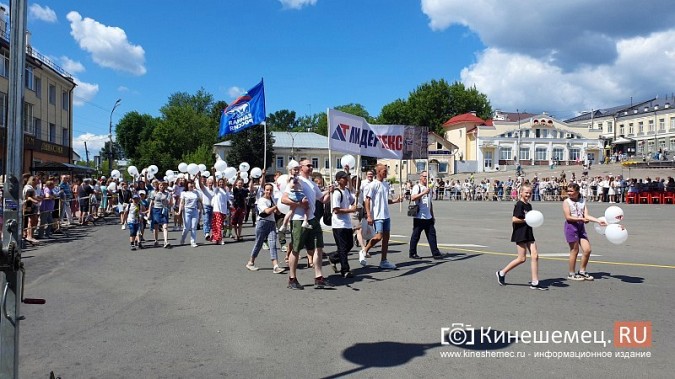 Тысячи кинешемцев прошли в колонне трудовых коллективов в День города фото 9