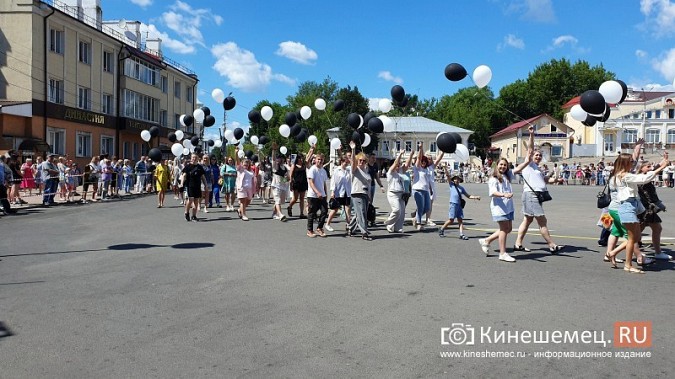 Тысячи кинешемцев прошли в колонне трудовых коллективов в День города фото 3