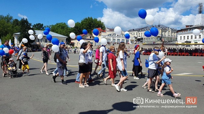 Тысячи кинешемцев прошли в колонне трудовых коллективов в День города фото 7