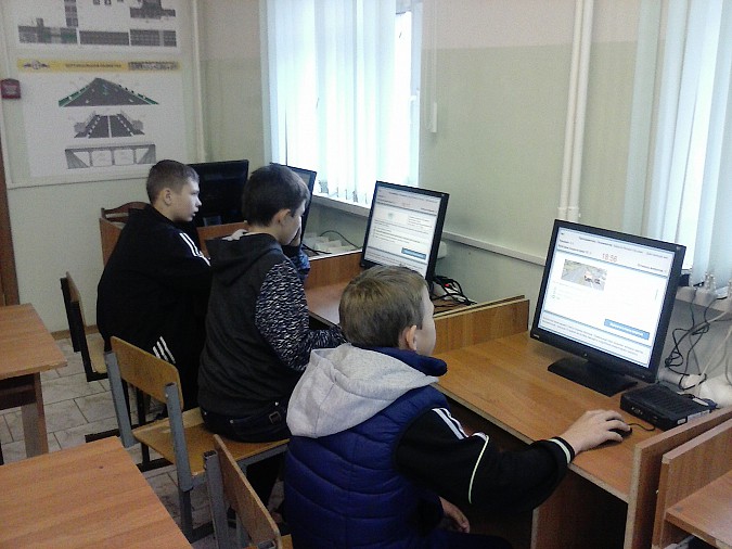 Ребята из детского дома побывали в автошколе в Кинешме фото 4