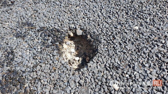 Дети рискуют травмироваться, бегая по провалам в фонтане в центре Кинешмы фото 8