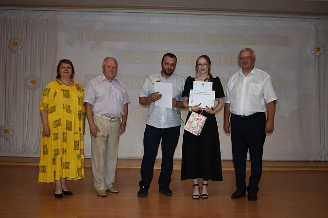 В Кинешме чествовали выпускников - медалистов 2024 года фото 34