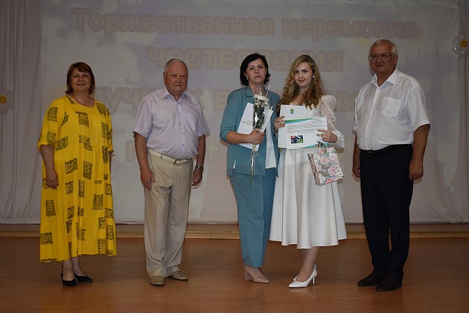 В Кинешме чествовали выпускников - медалистов 2024 года фото 55