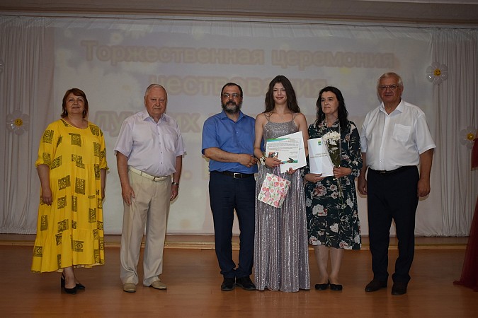 В Кинешме чествовали выпускников - медалистов 2024 года фото 43