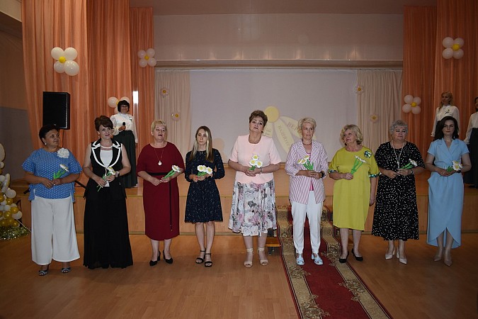 В Кинешме чествовали выпускников - медалистов 2024 года фото 44