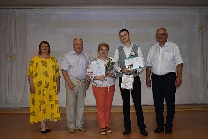 В Кинешме чествовали выпускников - медалистов 2024 года фото 66
