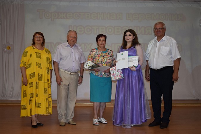 В Кинешме чествовали выпускников - медалистов 2024 года фото 62